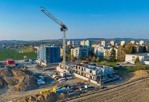 Finišujeme FASÁDU A1 a současně HRUBÁ STAVBA B1 je ve své polovině